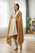 Couverture en tissu polaire beige crème chaud et doux à texture moelleuse