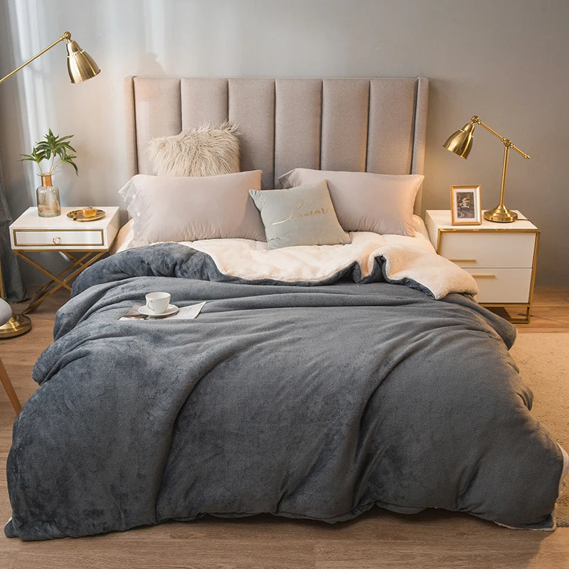Couverture en polaire grise moelleuse avec doublure blanche contrastante, Plaid chaud et doux