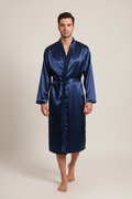 Robe de chambre Azuré en satin bleu marine avec ceinture et passepoil blanc