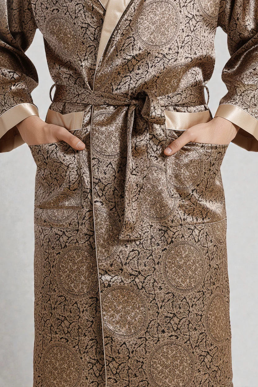 Robe de chambre en satin Oxford, or luxueux à motifs circulaires et bordure crème
