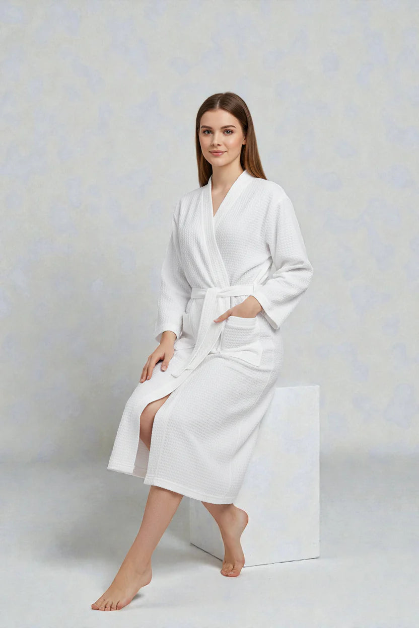 Robe de chambre été femme blanche en coton plush, encolure V et ceinture