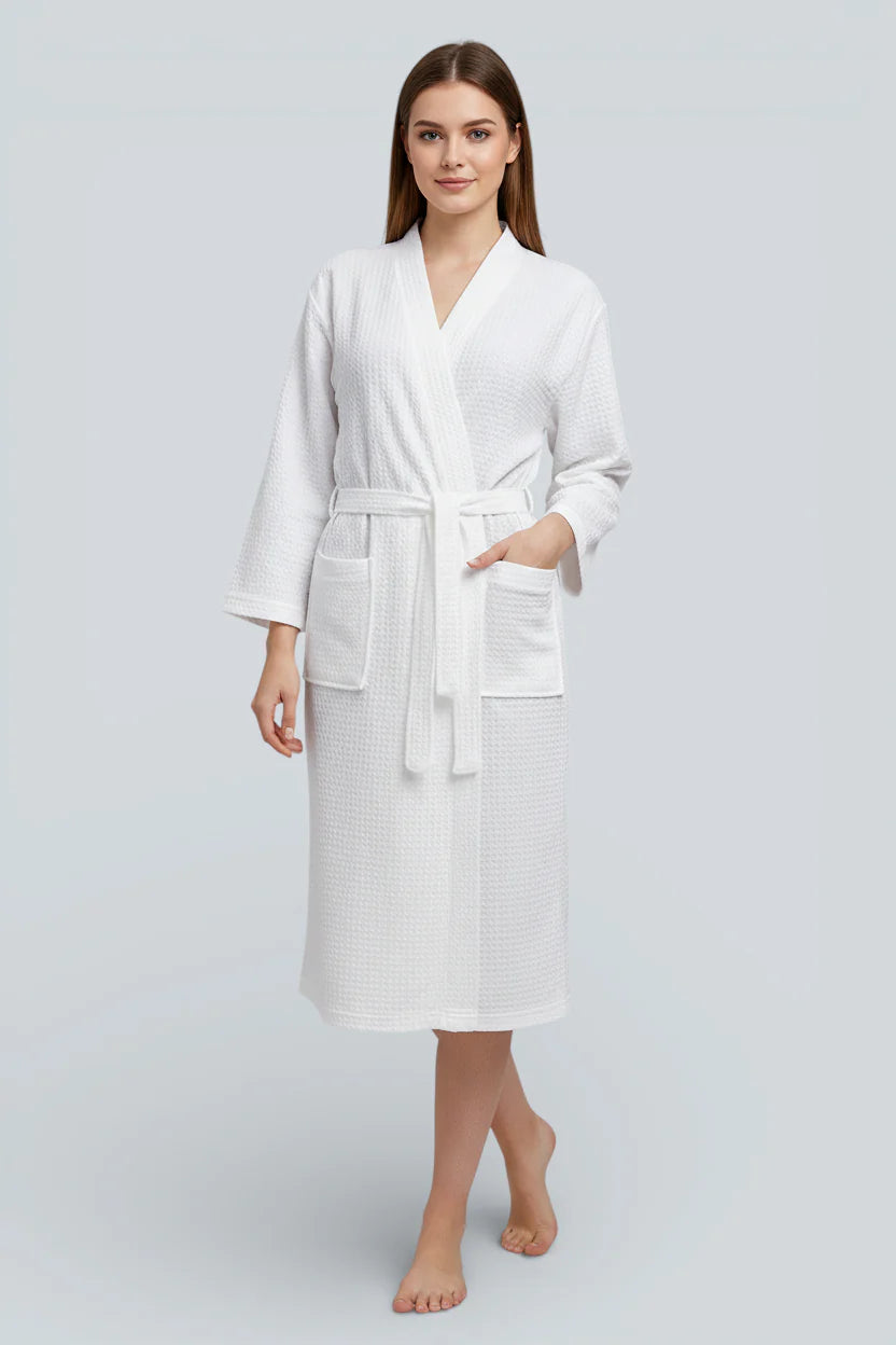 Robe de chambre été femme blanche texturée, col V, ceinture et poches