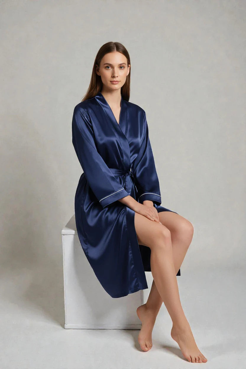 Robe de chambre femme satin bleu marine grande taille, liseré blanc