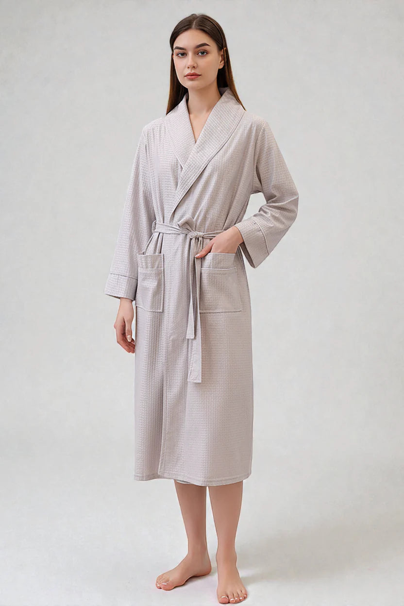 Robe de chambre femme gauffrée gris clair douce à texture et ceinture