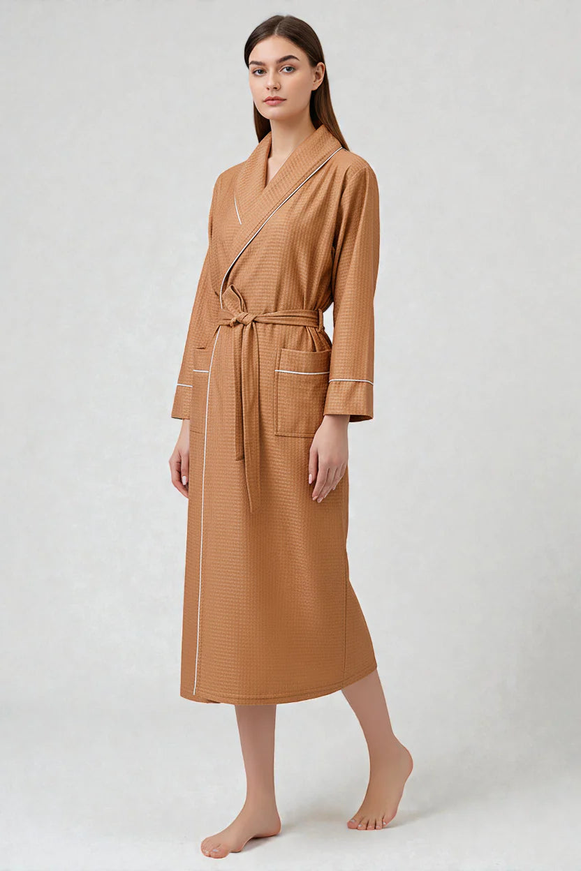 Robe de chambre femme gauffrée beige à côtes avec passepoil blanc