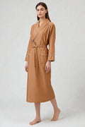 Robe de chambre femme gauffrée beige à côtes avec passepoil blanc