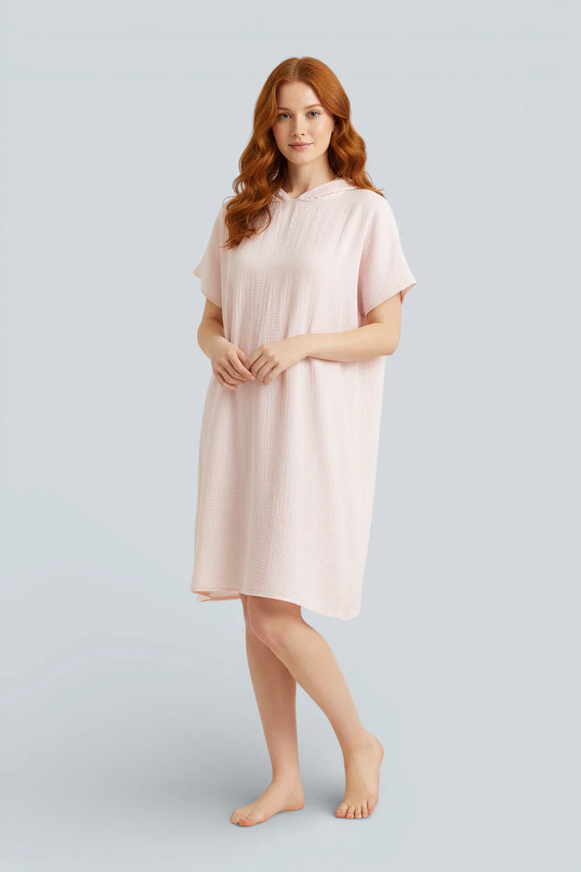 Robe de chambre femme légère en coton rose, capuche et plis au col