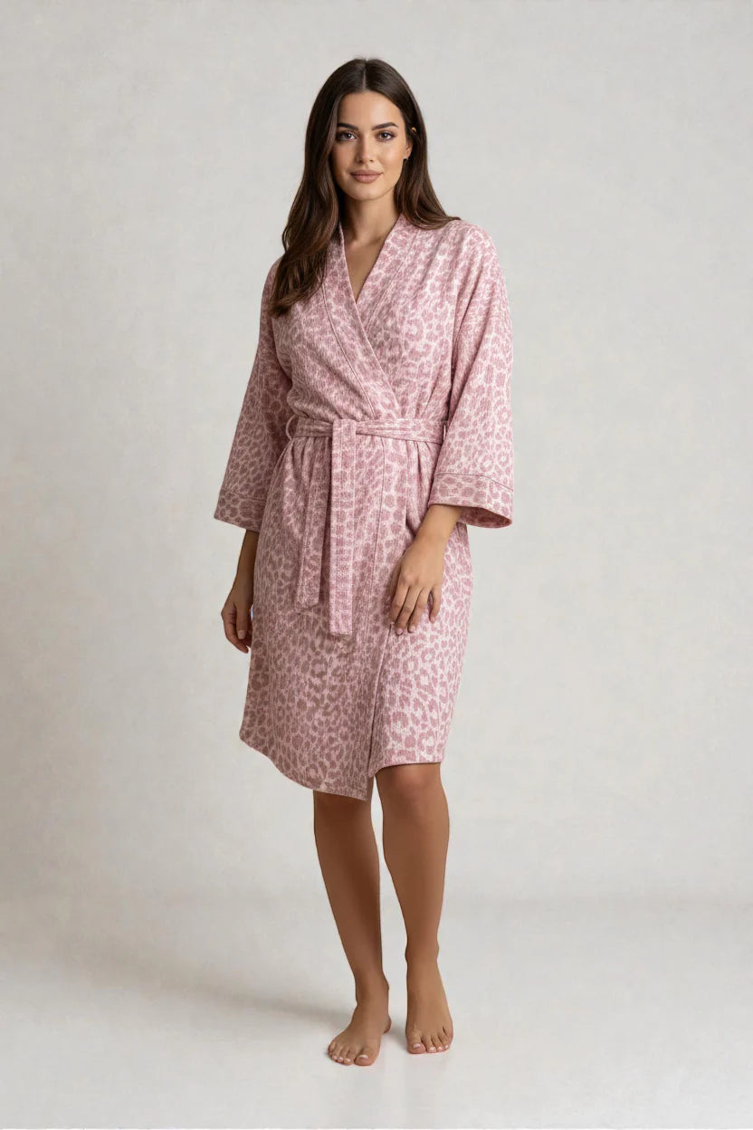 Robe de chambre femme léopard rose légère en tissu plush avec ceinture