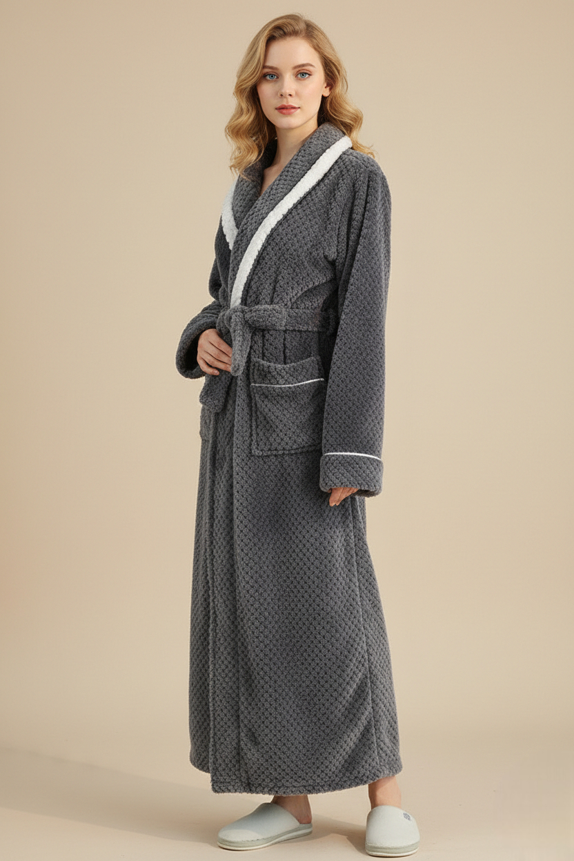 Robe de chambre femme polaire grise longue à bordure blanche et ceinture