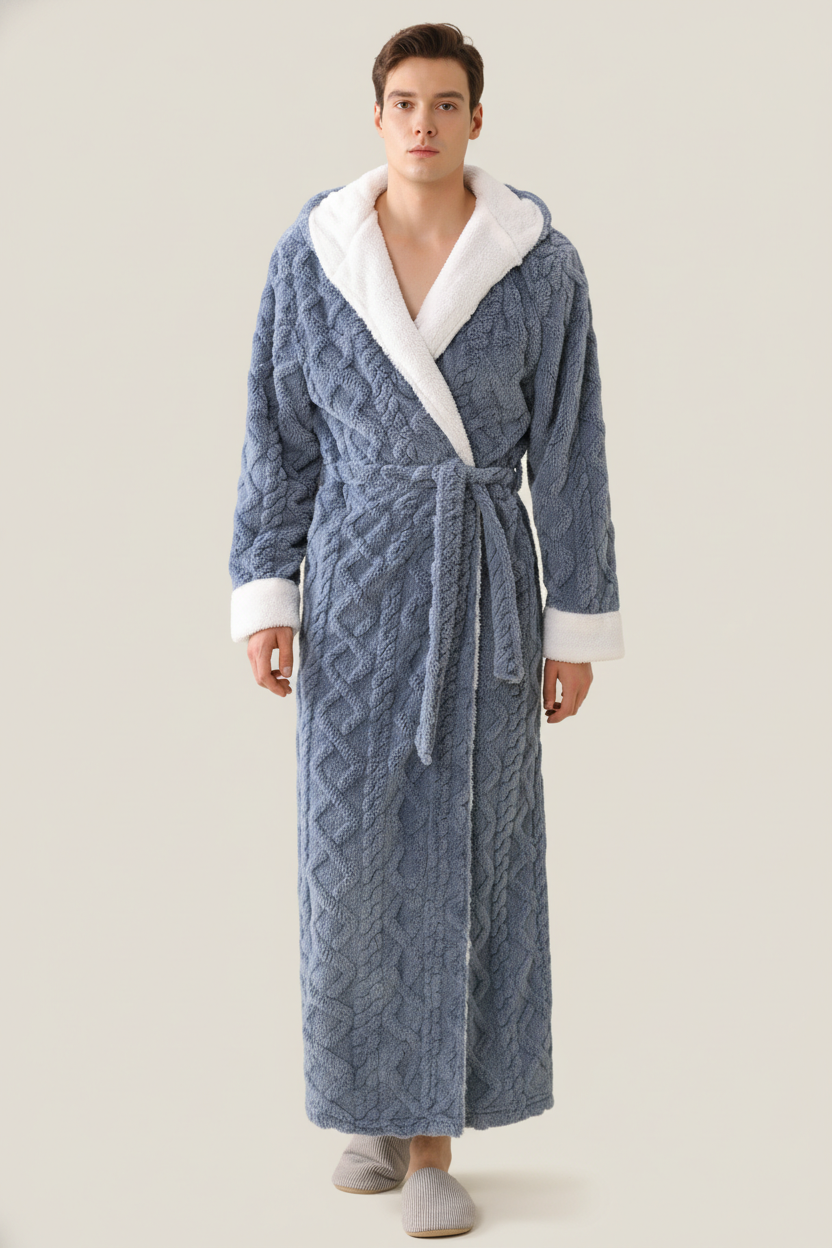 Robe de chambre homme bleu-gris câblé avec capuche et poignets fourrure blanche