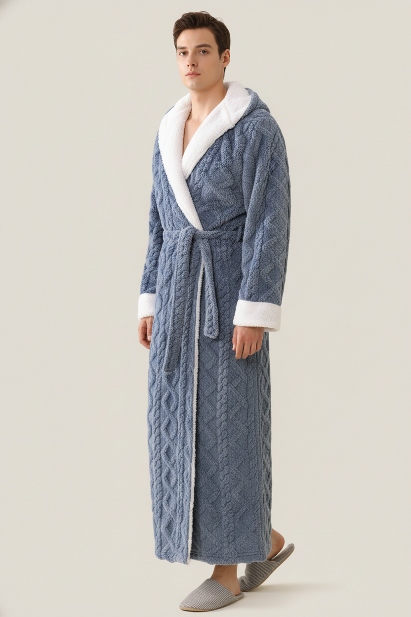 Robe de chambre homme bleue tricotée, liseré polaire blanc, capuche et ceinture