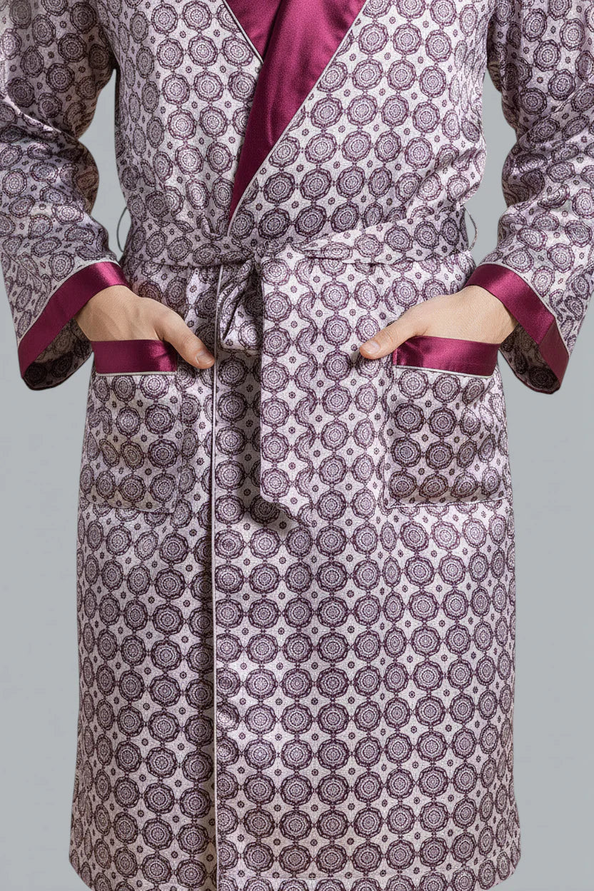 Robe de chambre homme satiné Santorin prune avec motifs circulaires et satin bordeaux