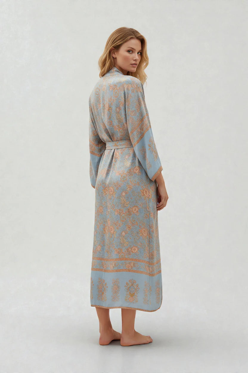 Robe de chambre kimono dété en satin bleu clair à motif floral doré