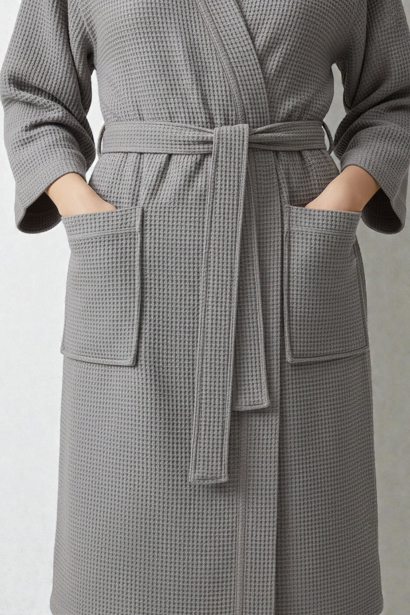 Robe kimono en coton grise à maille gaufrée, ceinture et poches