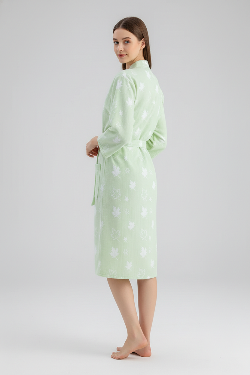 Robe de chambre légère vert menthe doux à étoiles blanches subtiles en tissu plush