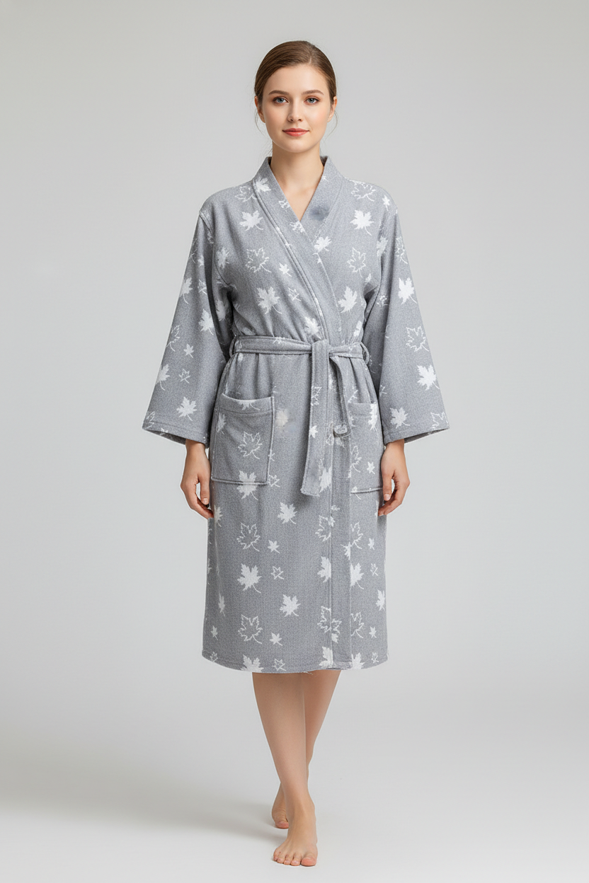 Robe de chambre légère grise à motif feuille derable blanc et ceinture assortie