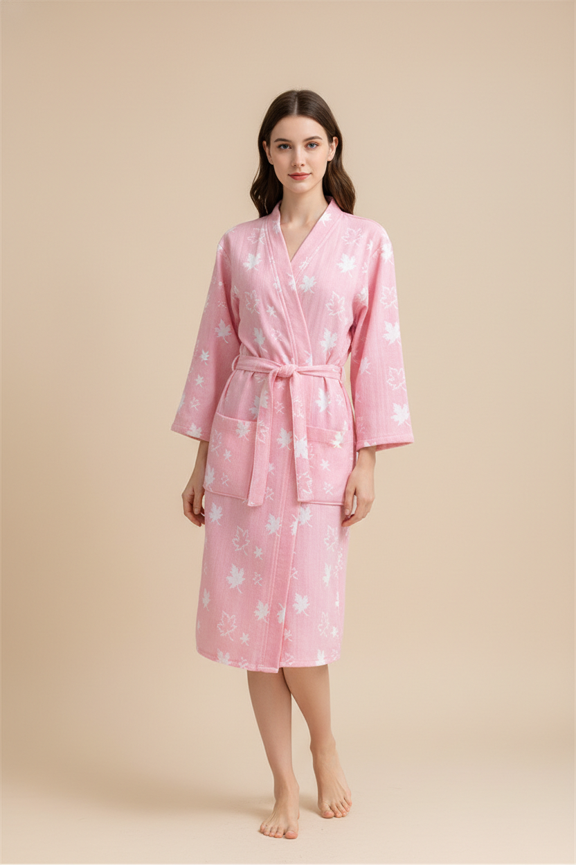 Robe de chambre légère rose à motif floral, ceinture et poches latérales