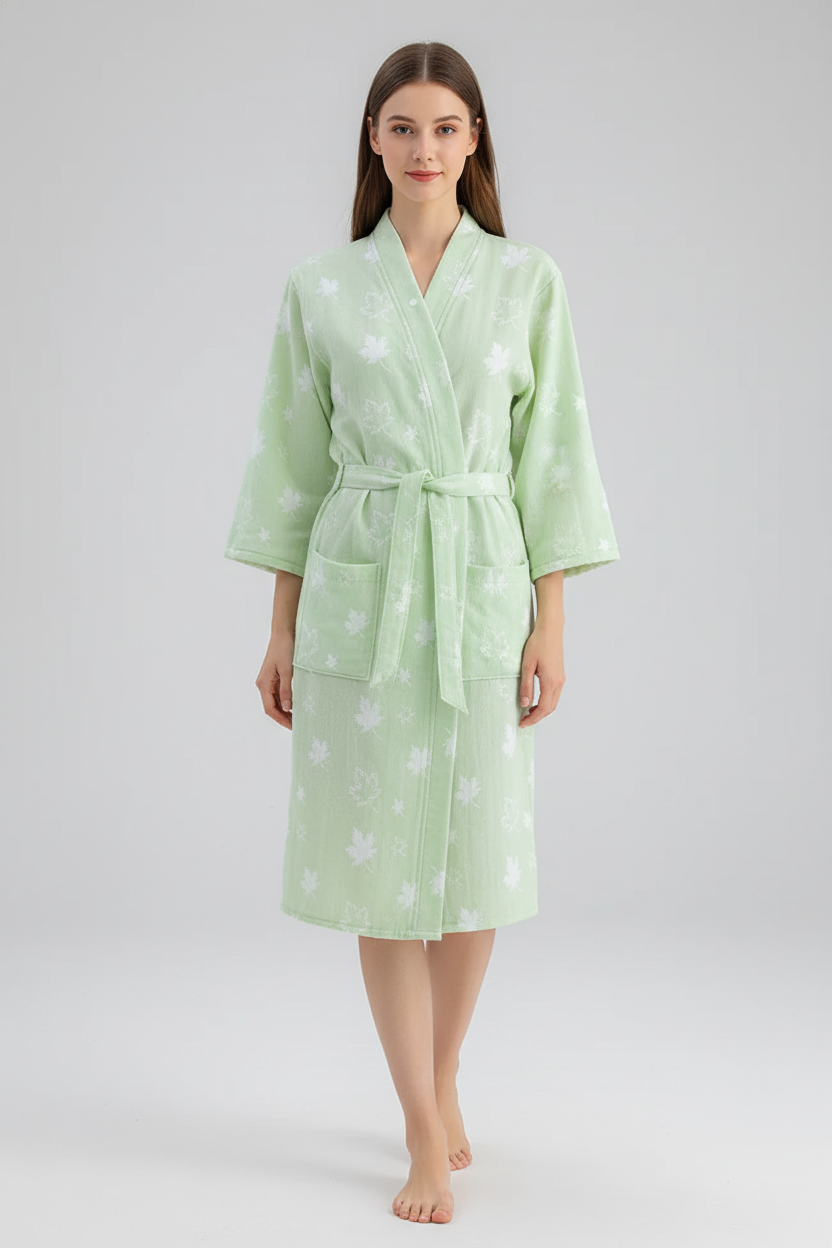 Robe de chambre légère vert menthe à étoiles blanches, ceinture et poches