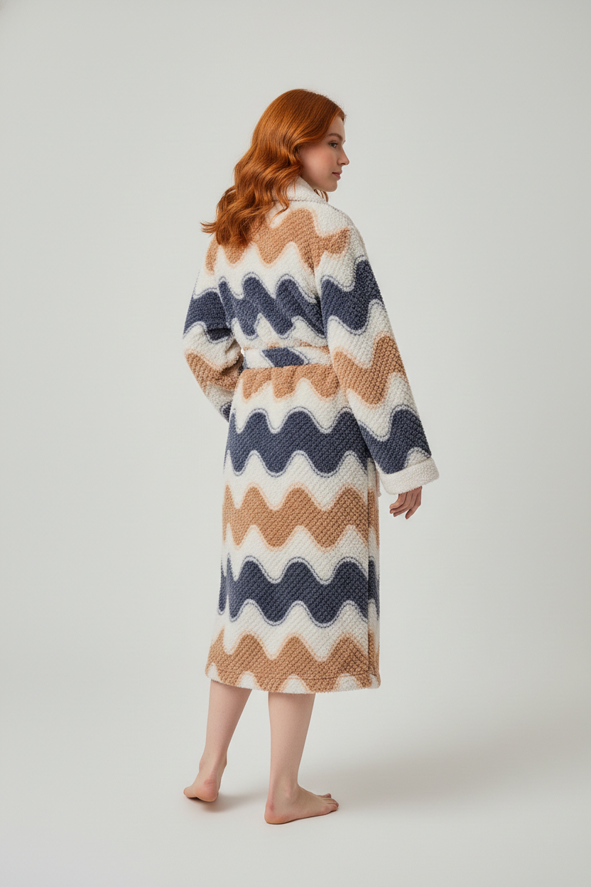 Robe de chambre longue chaude femme en tissu moelleux à motif zigzag crème marine terracotta