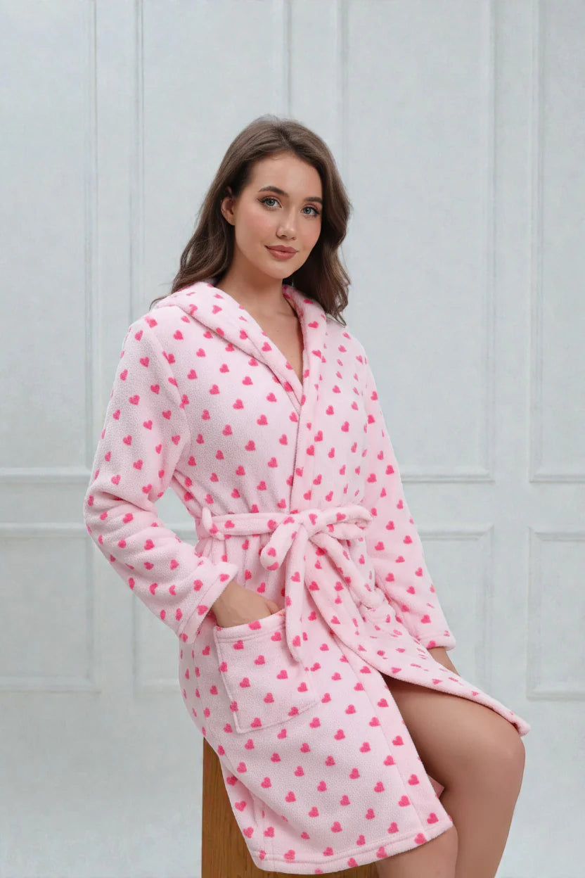 Robe de chambre rose en peluche à motif de petits cœurs roses