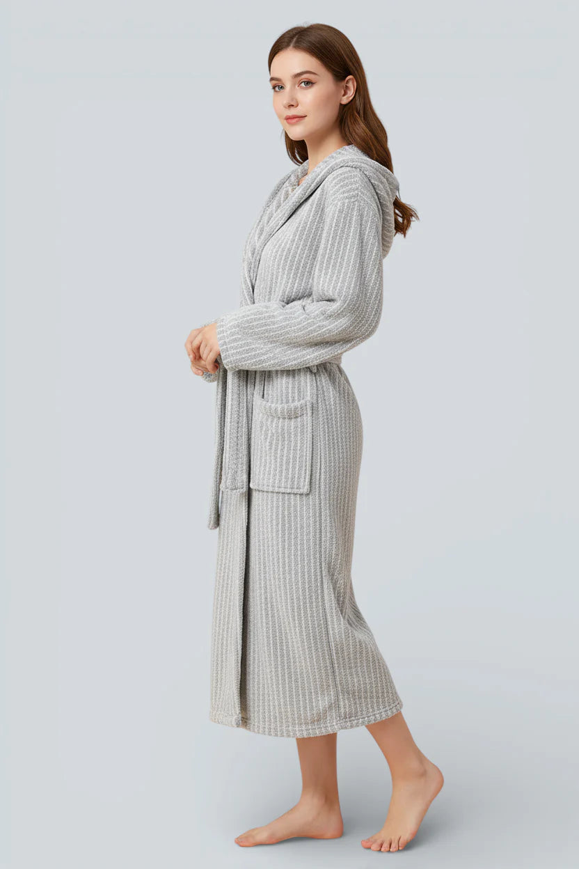 Robe de chambre polaire élégante rayée gris clair à capuche