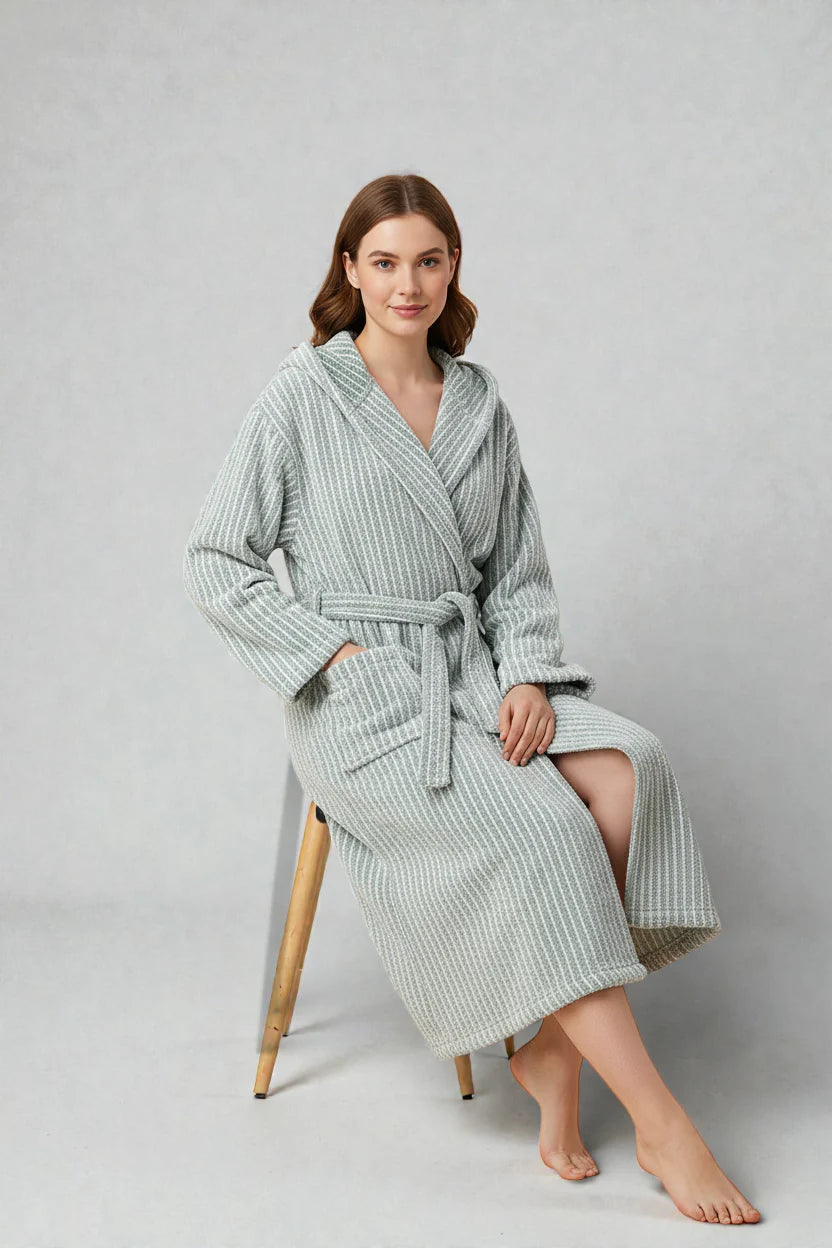 Robe de chambre polaire élégante rayée vert clair et blanc à ceinture