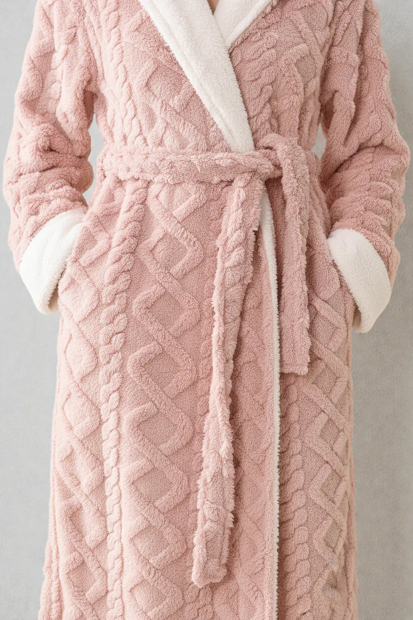Robe de chambre polaire femme rose câblé avec capuche et doublure blanche