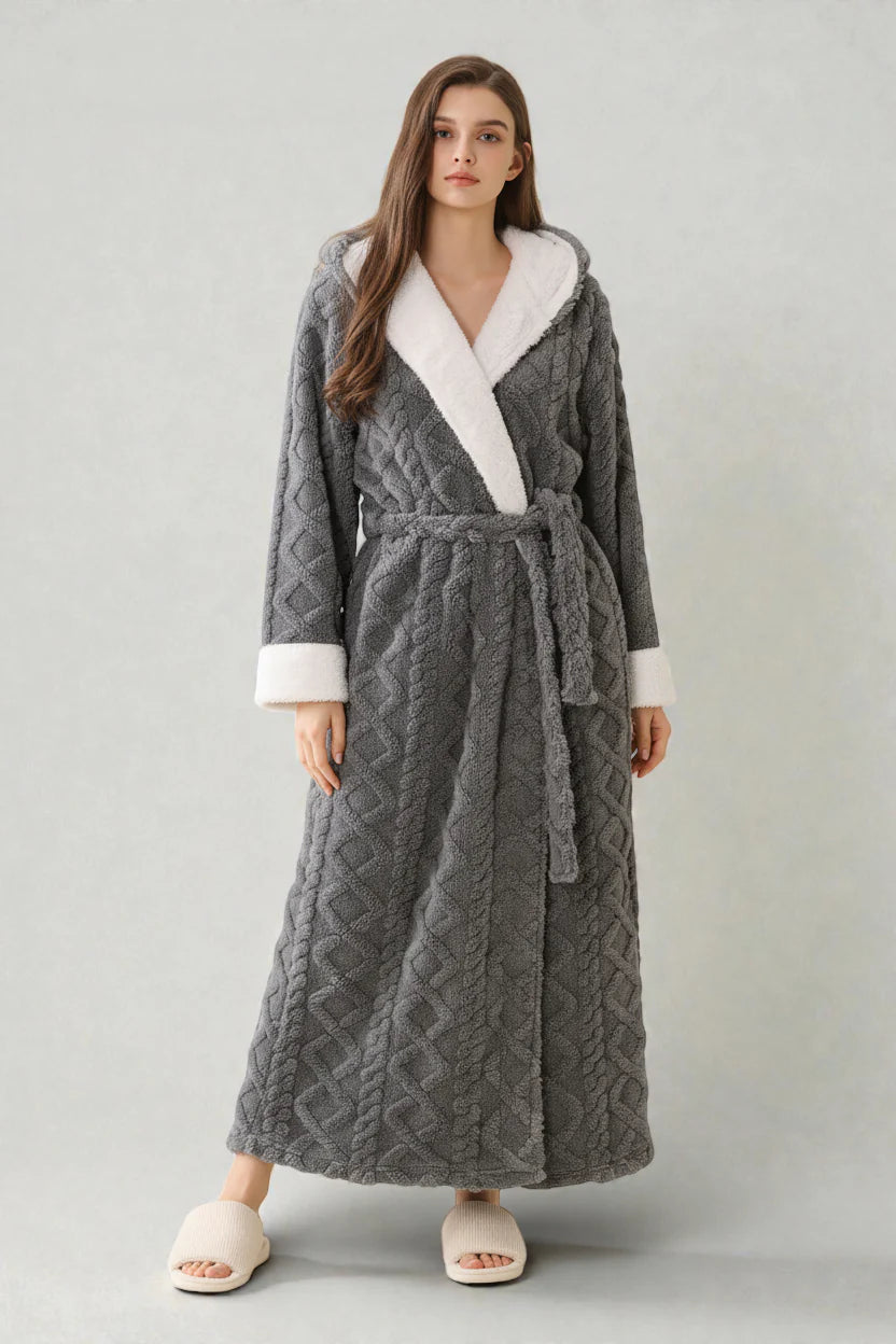 Robe de chambre polaire grise quiltée avec fourrure blanche et ceinture
