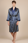 Robe de chambre satinée à rayures bleu marine et blanc avec ceinture