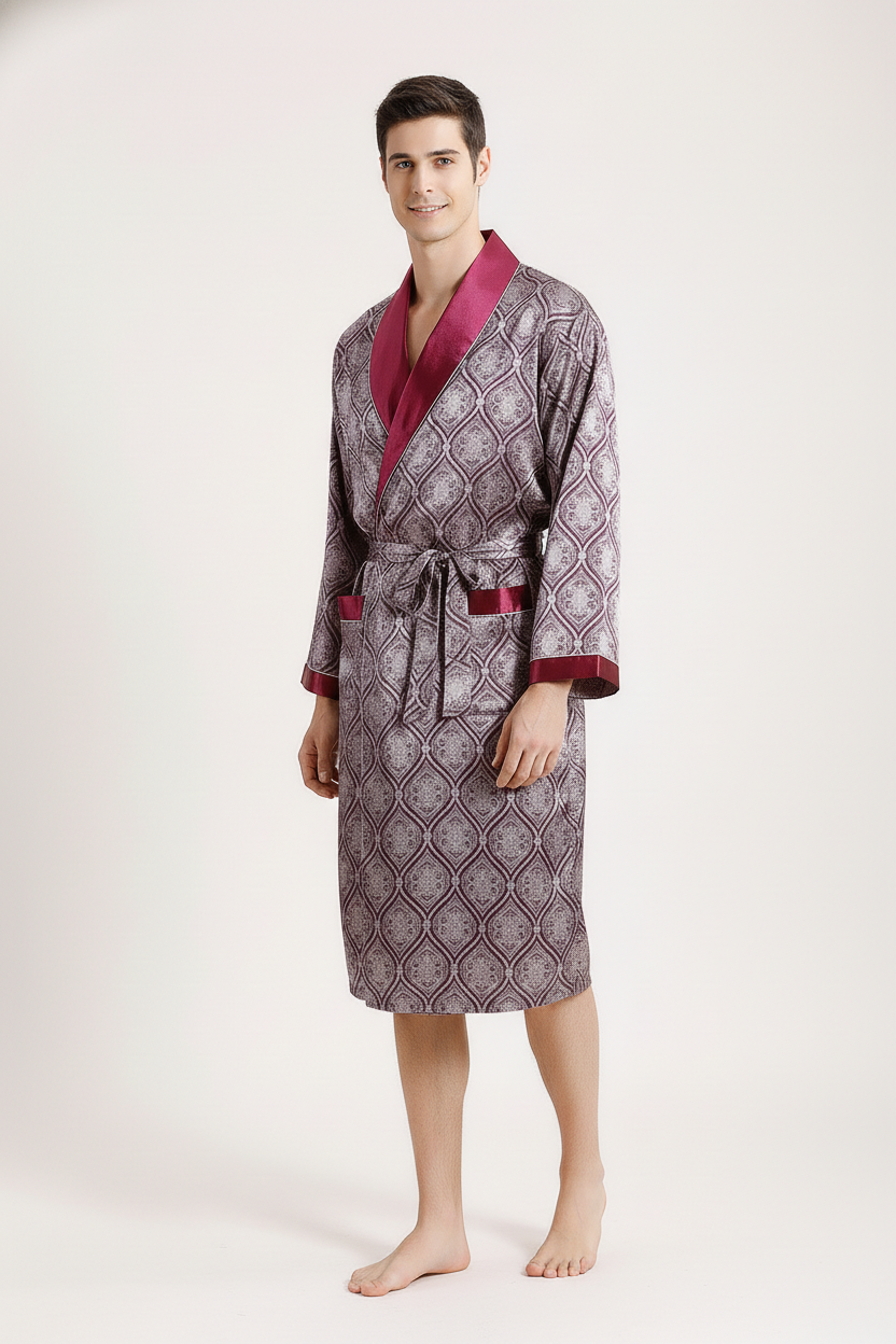 Homme en robe de chambre satiné Ossau violet bordeaux soie luxueuse